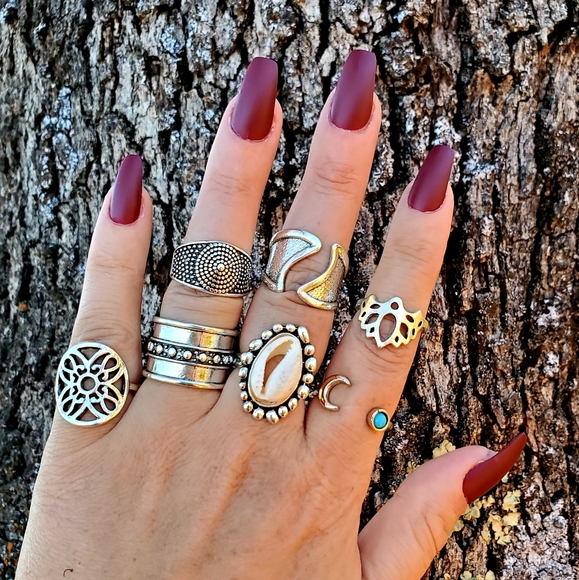 Jewelry - 2/$20🌼 Boho Shell Silvertone Ring Set NWOT